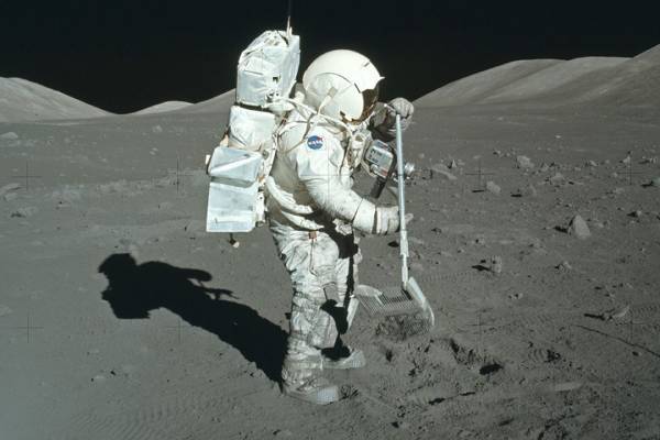 De quelle manière les astronautes sont choisis pour aller sur la lune ?